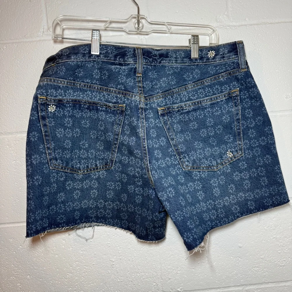 Universal Thread Women's Mid-Rise 90s Baggy Embroidered Floral Print Denim Short